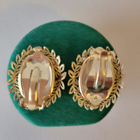 Vintage Whiting & Davis Clip-On Earrings ~ Hand-painted Cameo Limoges, France - Picture 11 of 15